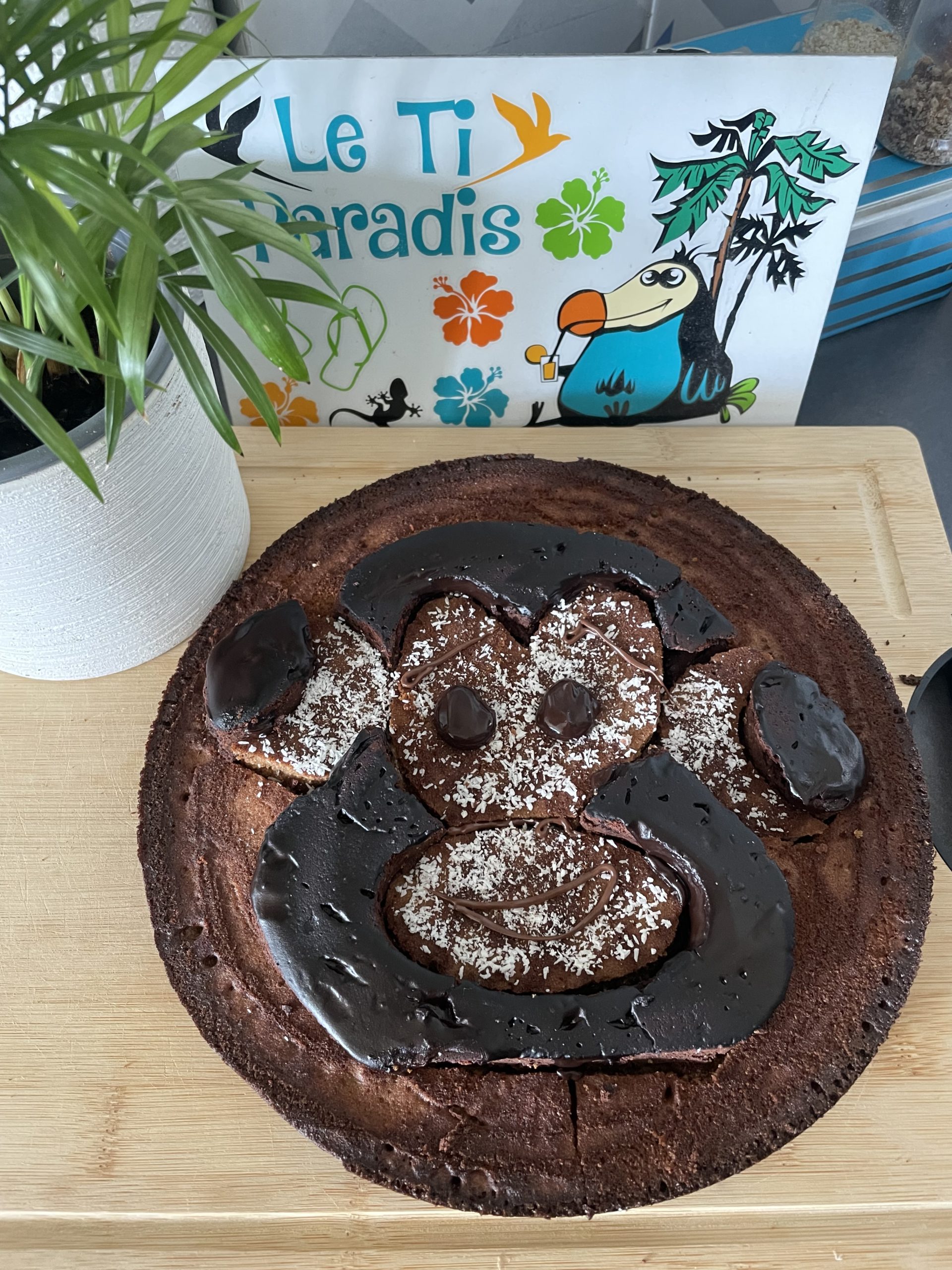 Recette et technique pour la préparation maison d'un gâteau d'anniversaire en tête de singe