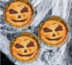 Revisite Halloween : chausson aux pommes en forme de tête de monstre 